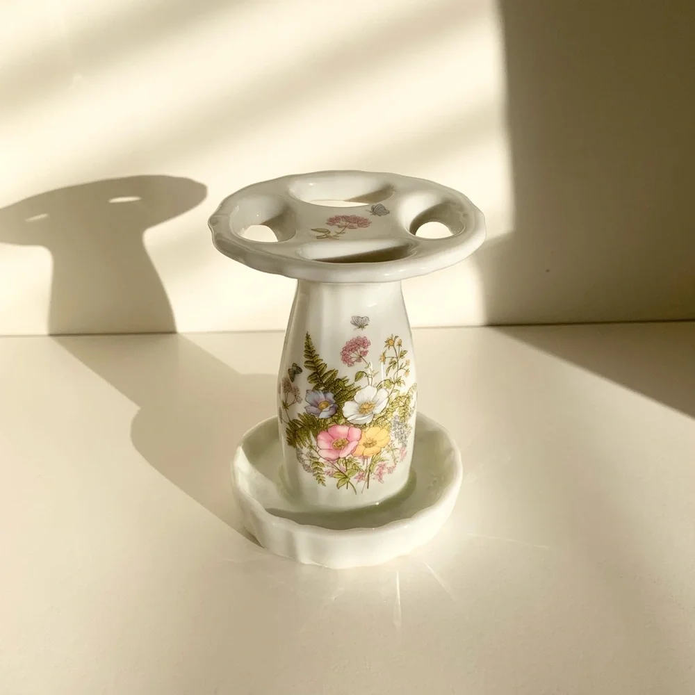 Vintage 80’s toothbrush holder